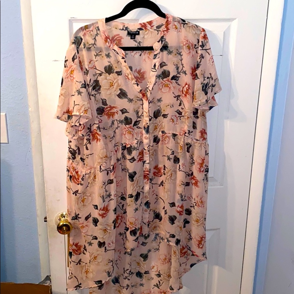Torrid baby pink floral high low top